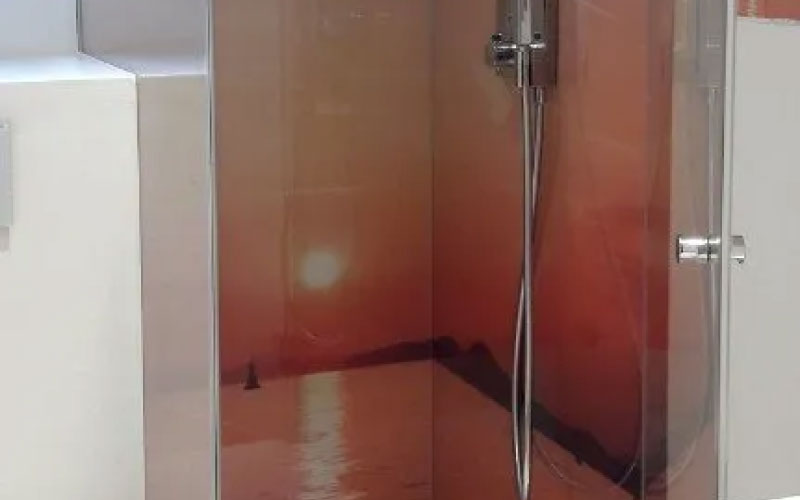 Duschrückwände aus Glas